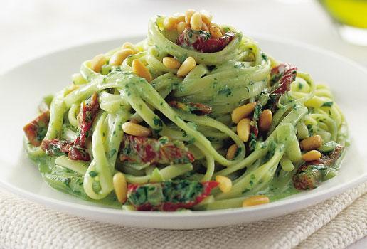 Rocket Pesto & Sun-Dried Tomato Fettuccine 